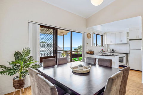 Quaint 2-Bed Beach Abode With Ocean Views - Holiday Great Ocean Road 0