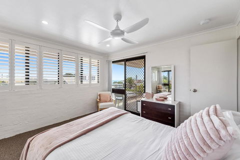 Quaint 2-Bed Beach Abode With Ocean Views - Holiday Great Ocean Road 3