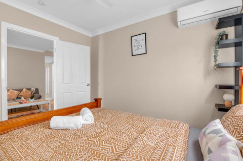 Quaint 2 Bedroom Fully Furnished Cottage - Holiday Great Ocean Road 2