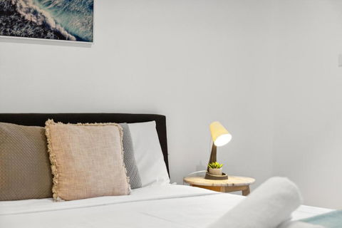 Quaint Double Room - Centrally Located At Glenfield - Shared Bathroom - Holiday Great Ocean Road 2