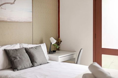 Quaint Double Room - Private Spot At Milperra - Shared Bathroom - Holiday Great Ocean Road 1