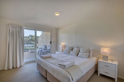 Quarterdeck Apartment - Holiday Great Ocean Road 2