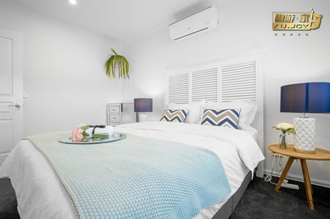 AU.JOY 3 Bed Townhouse Burwood 3 - Holiday Great Ocean Road 2