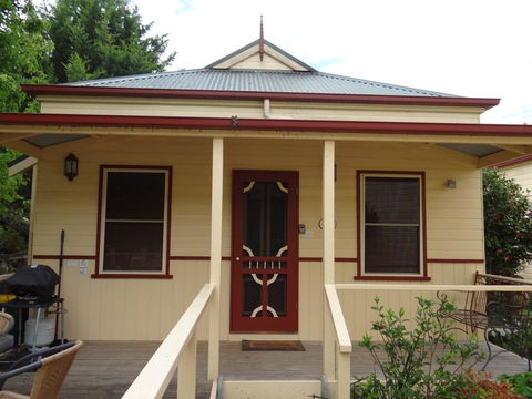Autumn Affair Cottage 5 - Holiday Great Ocean Road 0