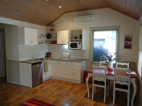 Autumn Affair Cottage 6 - Holiday Great Ocean Road 3
