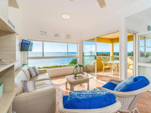 Avalon 1 - Overlooking Beautiful Convent Beach - Holiday Great Ocean Road 3