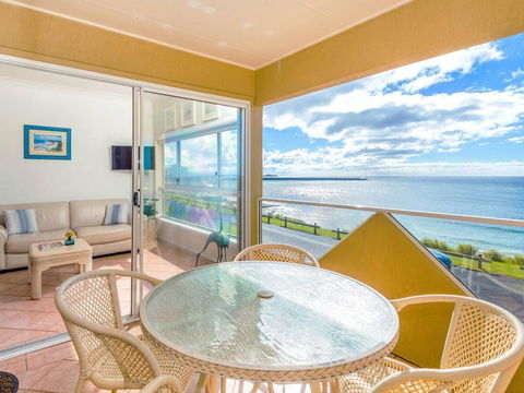 Avalon 1 - Overlooking Beautiful Convent Beach - Holiday Great Ocean Road 0