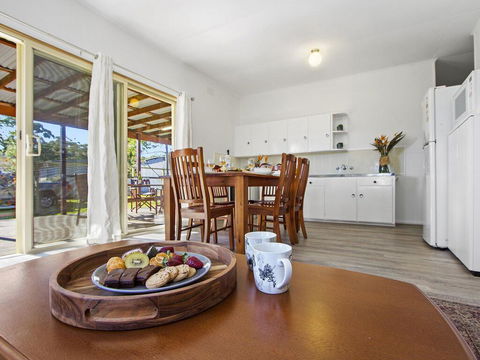 Beach Escape @ Currarong - Basic Family Accommodation - Holiday Great Ocean Road 2