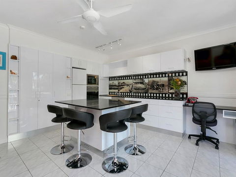 Beachfront Apartment Agincourt Clifton Beach - Holiday Great Ocean Road 1