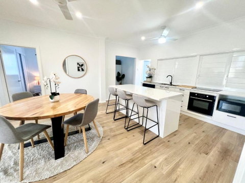 Renovated Queenslander - Upstairs 2km To Stadium - Holiday Great Ocean Road 0