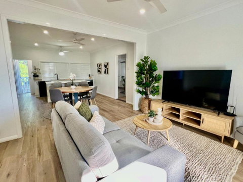 Renovated Queenslander - Upstairs 2km To Stadium - Holiday Great Ocean Road 1