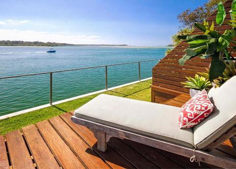 Riverfront Apartment, Perfect Location - Holiday Great Ocean Road 2