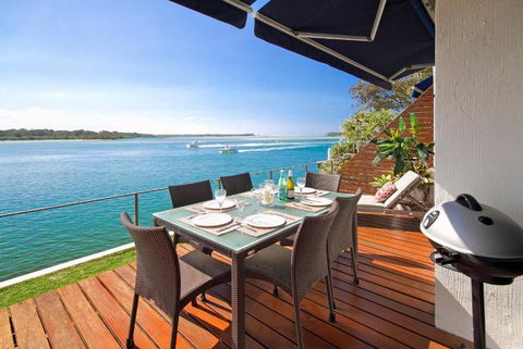 Riverfront Apartment, Perfect Location - Holiday Great Ocean Road 1
