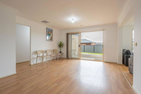 Relaxing Family Home In The Heart Of Tarneit - Holiday Great Ocean Road 2