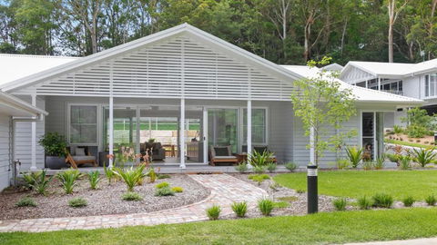 Resort Style Living With Pool, Tennis Court And Beach - Holiday Great Ocean Road 3