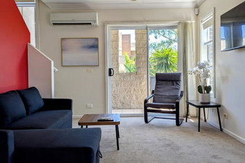 Retreat Townhouse Pentridge Village with Holiday Great Ocean Road
