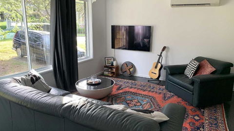 Retro Beach House - Macmasters Beach - Holiday Great Ocean Road 1