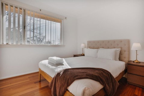 Restful Canberra Retreat In Spacious Terrace Home - Holiday Great Ocean Road 3