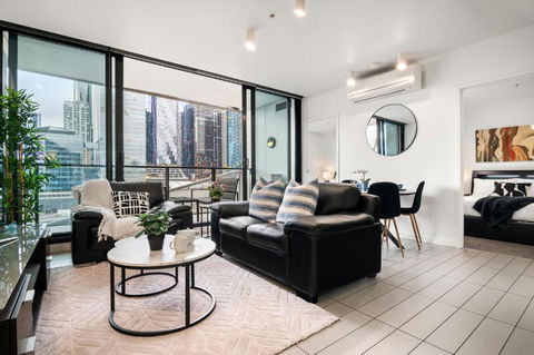 Rooftop Pool 2BR Apartment At Marvel Stadium With Free Parking - Holiday Great Ocean Road 0