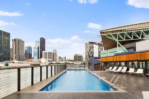 Rooftop Pool 2BR Apt At Marvel Stadium With Free Parking - Holiday Great Ocean Road 3
