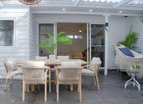 SALTY SNOOZE - Your Coastal Holiday House - Holiday Great Ocean Road 1