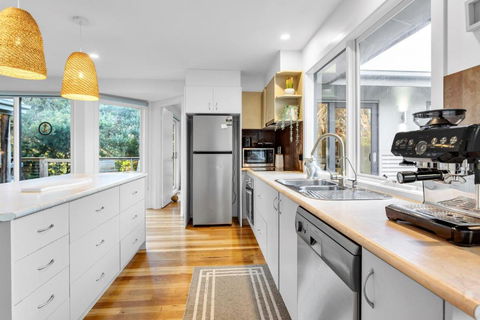 Sandy Hills Beach House By Ready Set Stay- BYO LINEN & TOWELS - Holiday Great Ocean Road 3