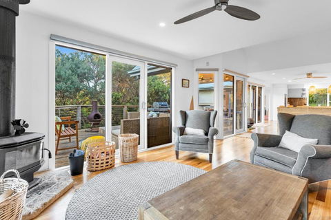 Sandy Hills Beach House By Ready Set Stay- BYO LINEN & TOWELS - Holiday Great Ocean Road 0