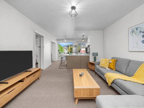Sandy Bay Apartment With Hobart River View, Near UTAS - Stroll To Cafes And Shops - Holiday Great Ocean Road 2