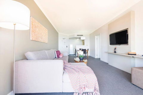 Sky-high Waterfront Living Across Two Apartments - Holiday Great Ocean Road 0