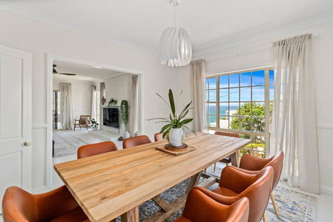Stanwell Park Escape - Sprawling Beachfront Living - Holiday Great Ocean Road 2