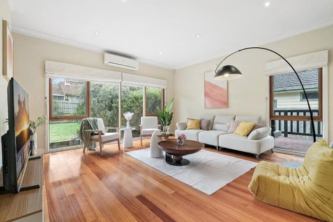 Stunning Family Home The Heart Of Box Hill North - Holiday Great Ocean Road 0
