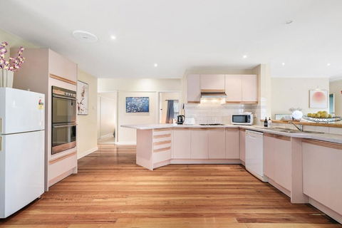 Stunning Family Home The Heart Of Box Hill North - Holiday Great Ocean Road 3