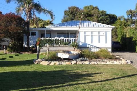 The Boathouse, A Place To Unwind & Explore - Holiday Great Ocean Road 1
