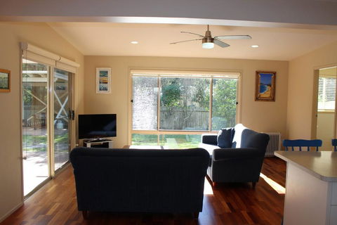BEACHSIDE VILLA 2 - Holiday Great Ocean Road 3