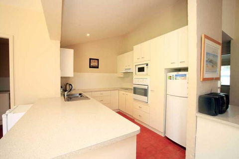 BEACHSIDE VILLA 2 - Holiday Great Ocean Road 0