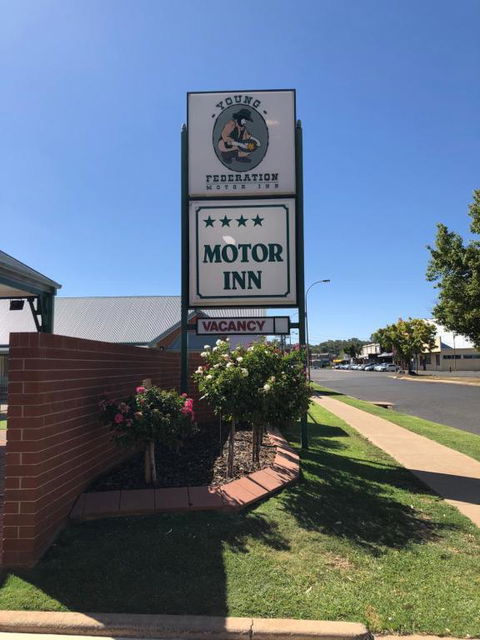 Young Federation Motor Inn And Services Club - Holiday Great Ocean Road 1