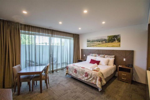 Young Federation Motor Inn And Services Club - Holiday Great Ocean Road 0
