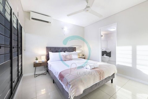Zen On Stuart: 3-BR Penthouse Pad + Pool + BBQ - Holiday Great Ocean Road 1