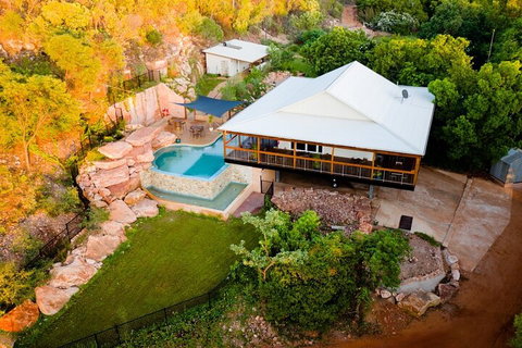 Giant Tides Tour - Cygnet Bay Pearl Farm - Holiday Great Ocean Road 5