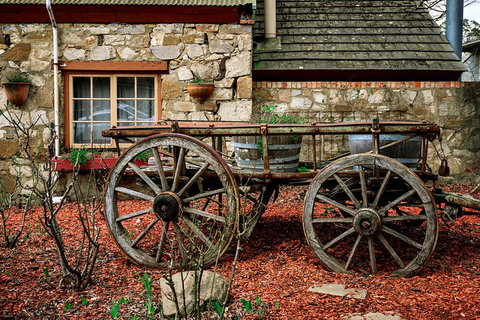 Adelaide Hills Day Tour. Winery Cellar Doors - Holiday Great Ocean Road 5